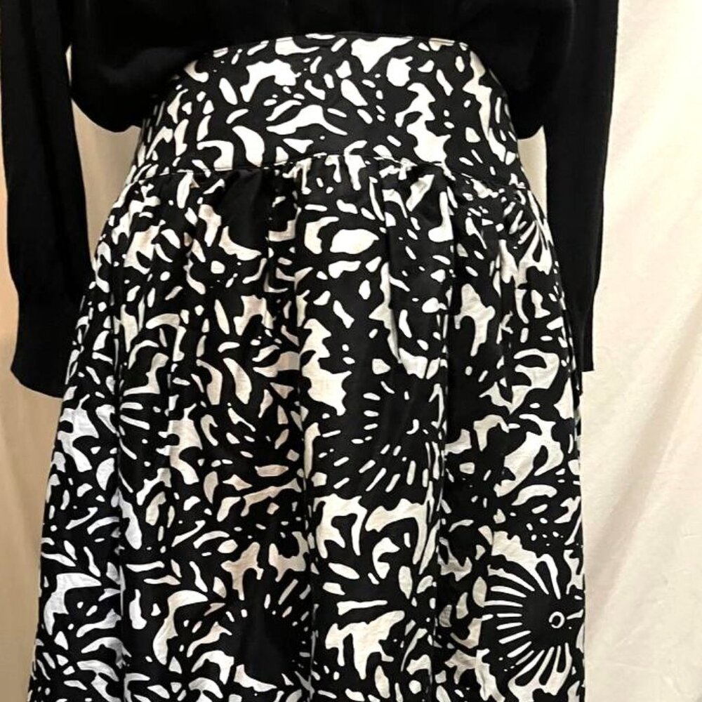 Abstract Print Skirt ~ Black White Tribal ~ A Line ~ Zipper ~ Size Medium ~ 1980